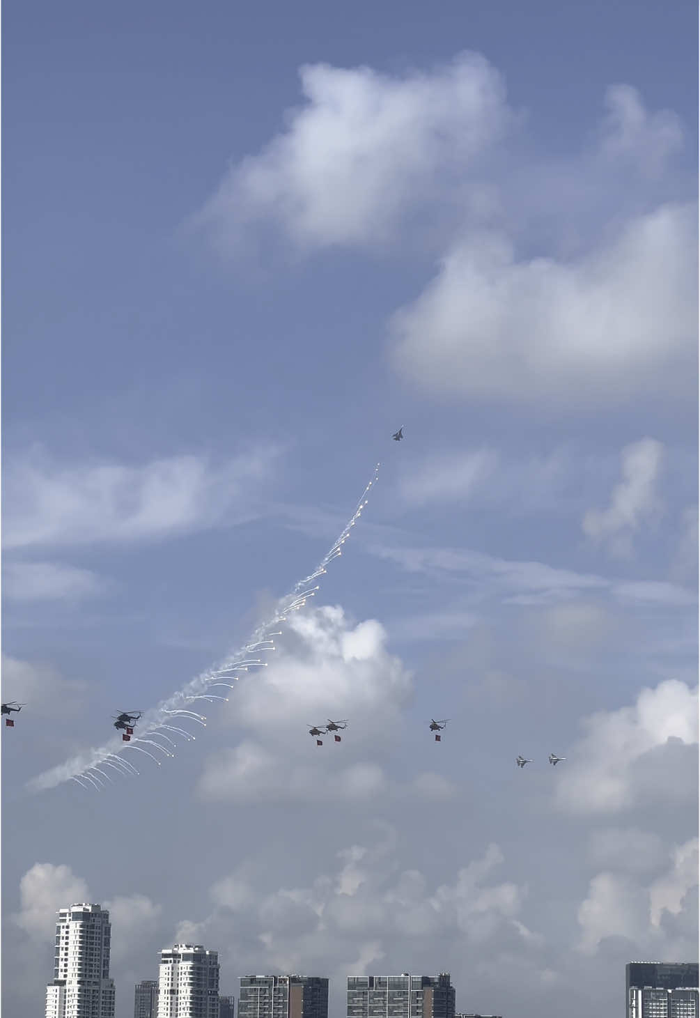 Đủ wow rùi đó Tổ Quốc ơi. Bẫy nhiệt quá đã 🇻🇳🇻🇳 #vietnam #su30 #ilovevietnam 