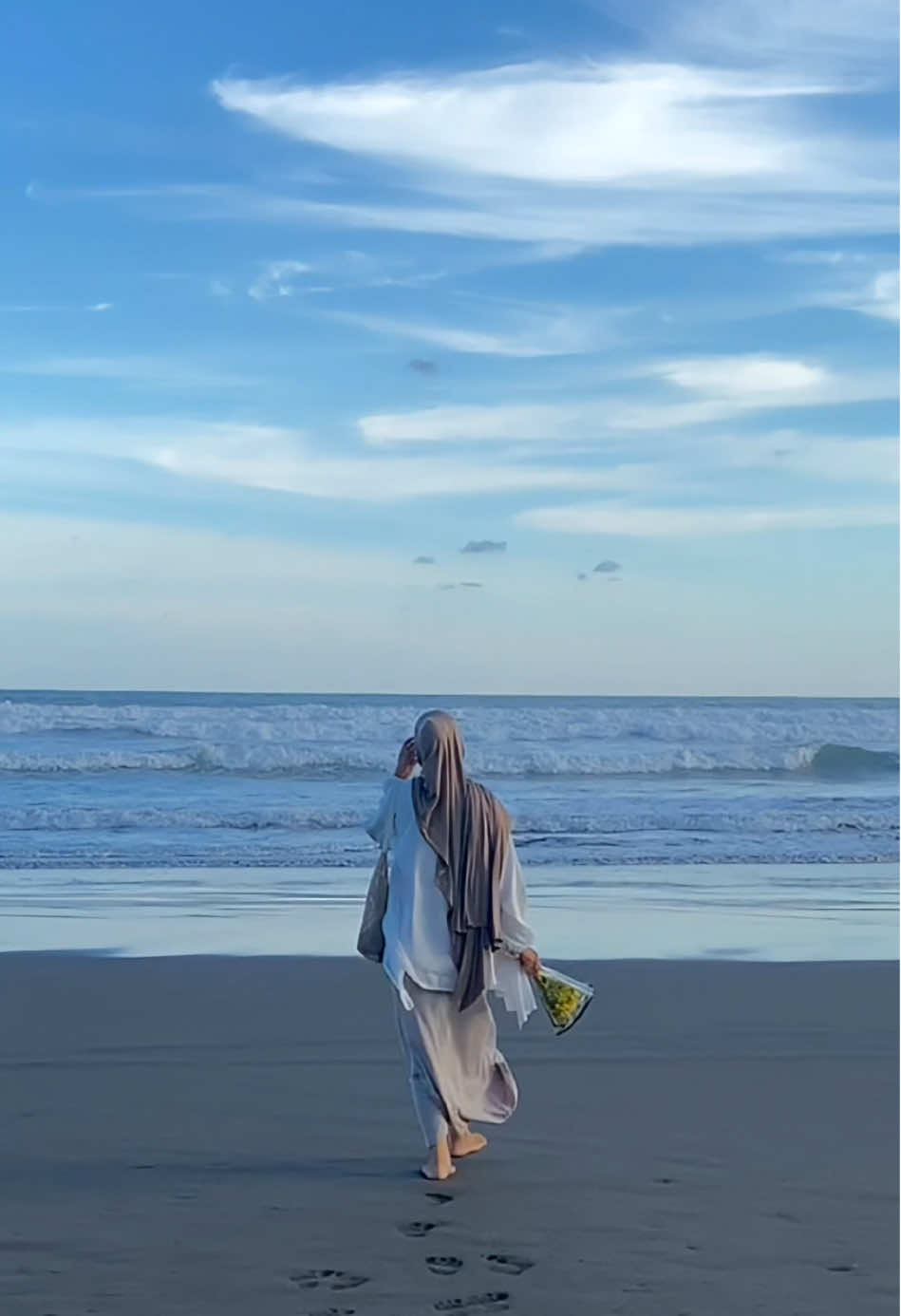 📍Pantai Widarapayung, Cilacap #pantai #pantaivibes #pantaiselatan #pantaicilacap #pantaiwidarapayung #view #beach #beachvibes #beachoutfit #sunset #explore #explorecilacap #explorepantai #instacilacap #cilacap #cilacap24jam #cilacapngapak #cilacapkekinian #cilacapviral #xybca #fyp #fyppppp 