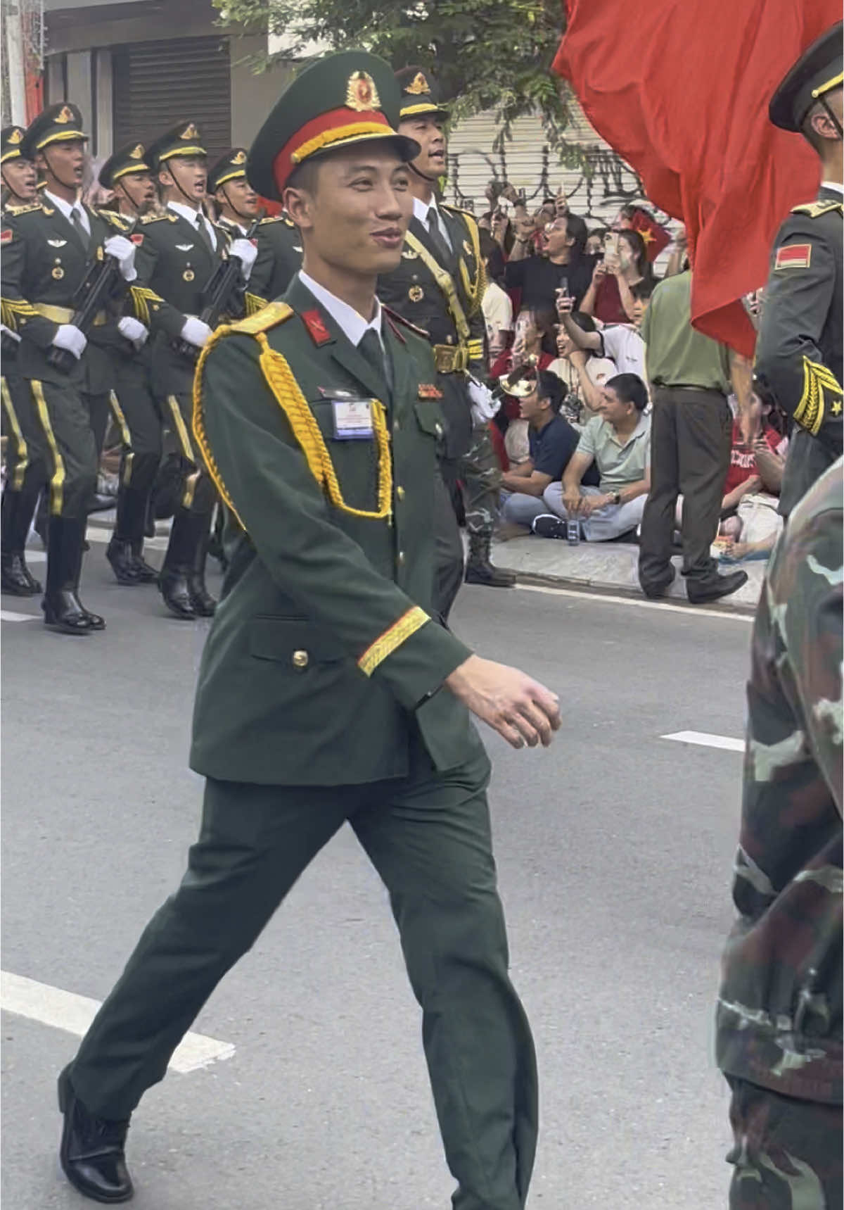 Sau khi biết người Trung Quốc mỉa mai con gái Việt Nam mình trên douyin thì chúng tôi đã bảo nhau khi khối Trung Quốc đi qua thì ko đc hô hào gì hết nhưng đến khi họ cất tiếng hát Như Có Bác Hồ Trong Ngày Vui Đại Thắng thì chúng tôi ko thể ko hát theo🥰🥰🥰🥰 #concertquốcdân #kỉniệm30tháng4 #diễubinh 