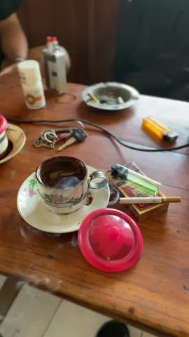 Hawane wes pantes disetelno bahtera cinta nyambi disalami tamu