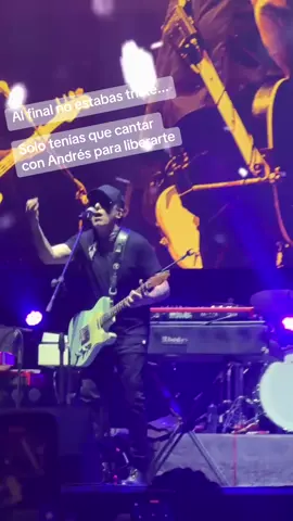 No es tristeza, es que Andrés tenía que acompañarte a cantarla... :) #cuandonoestas #andrescalamaro #limaperu🇵🇪 #agenda1999tour 