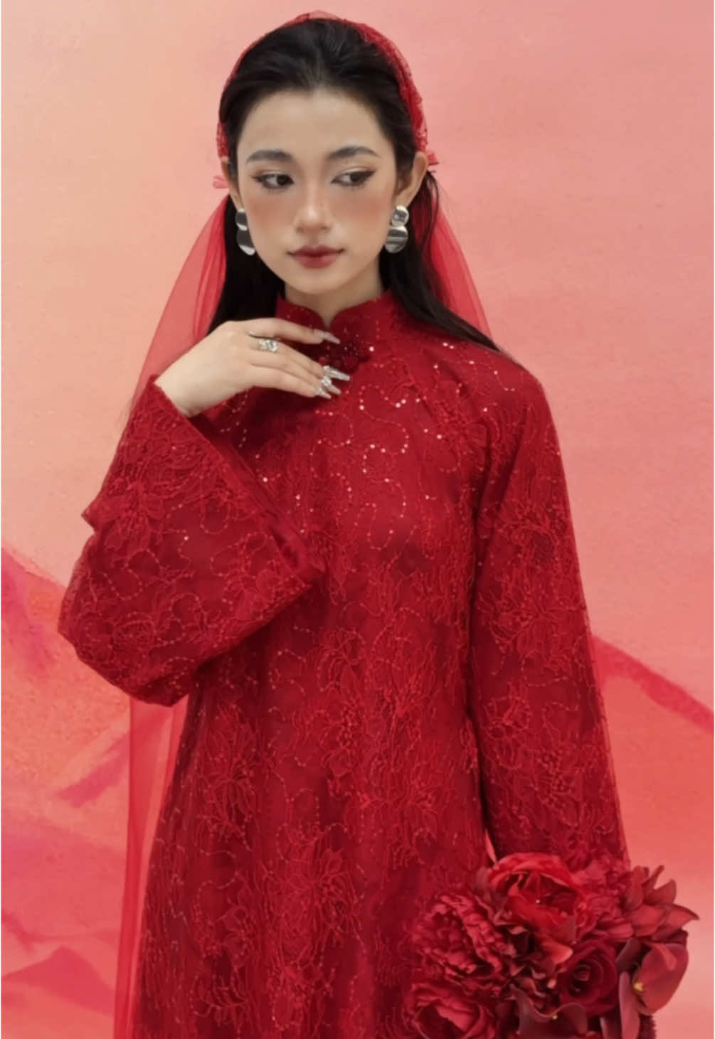 Chiếc áo dài cưới với sắc đỏ rực rỡ cho ngày trọng đại.#aodai #jolielady #wedding 