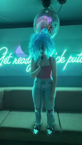 FREAK THE FREAK OUT!  Birthday Karaoke @Holey Moley Golf USA 💕