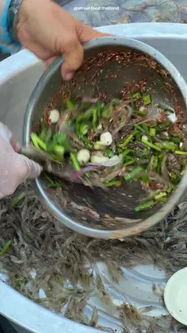 แม่ค้าก็ทำไวเกิ้นนนน 😂 #กุ้งเต้น  #นครปฐม  #tiktokพากิน #streetfood ##thaifood#streetfoodthailand