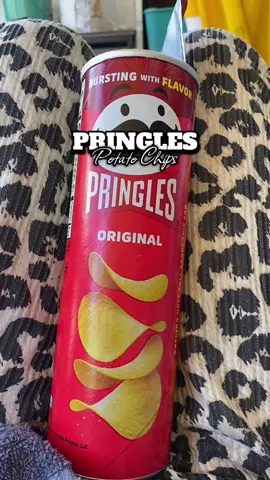 Potato chips bursting with FLAVOR #pringles #pringlesoriginal 