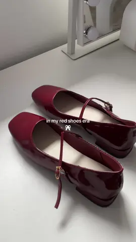 Finally gave in and got these red mary janes shoes👠💌🍷🍒 #flatshoes #balletflats #redshoes #yoto #shoesforwomen #maryjane #sandals #maryjaneshoes #yotosandals 