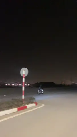 Anh nào mang qua cho chiếc xe đẹp đẹp quay tiktok coi hệ nào cũng được chứ chán quay xe mình quá r =)) @Đào Linh ( Hiimie_🐰) 