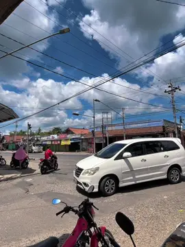 Cuaca sangat menter menter Miki awan Lik, dadi mlipir ngaub disit ng lor Prapatan Wijahan, siap go bahan SW.e Rika muehehee #wijahan #kemranjen #purwokertokeren #purwokertokeren #CapCut #aesteticvideo #reels #bahanSW #sumpiuhhits #kroyahits 