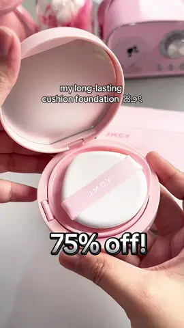 Sobrang gandaaa ng coverageeeee plus the packaging uugh! 🥹🩷😍 so luurv it! Naka 75% off talaga. Perfect for my combintation/oily skin type. #jmcy #bestcushionfoundation #cushionfoundation #longlasting #cushionmatte 