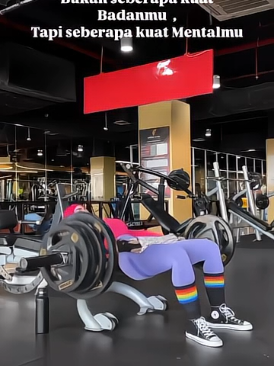 🍑🍑🔥🔥 #fypシ #workout #hijabgym #gymgril #gymmotivation #fyp 