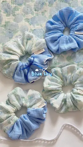 ☁️💙✨ 𝐁𝐥𝐮𝐞 𝐒𝐤𝐲 𝐂𝐨𝐥𝐥𝐞𝐜𝐭𝐢𝐨𝐧 𝐒𝐜𝐫𝐮𝐧𝐜𝐡𝐢𝐞𝐬 hoạ tiết hoa hồng xanh và xanh trơn xinh iuuu kích thước ĐK 14cm buộc tóc êm ái ⋆𐙚₊˚⊹♡ #scrunchies #scrunchie #xhtiktok #bluesky #sky #daybuoctoc 