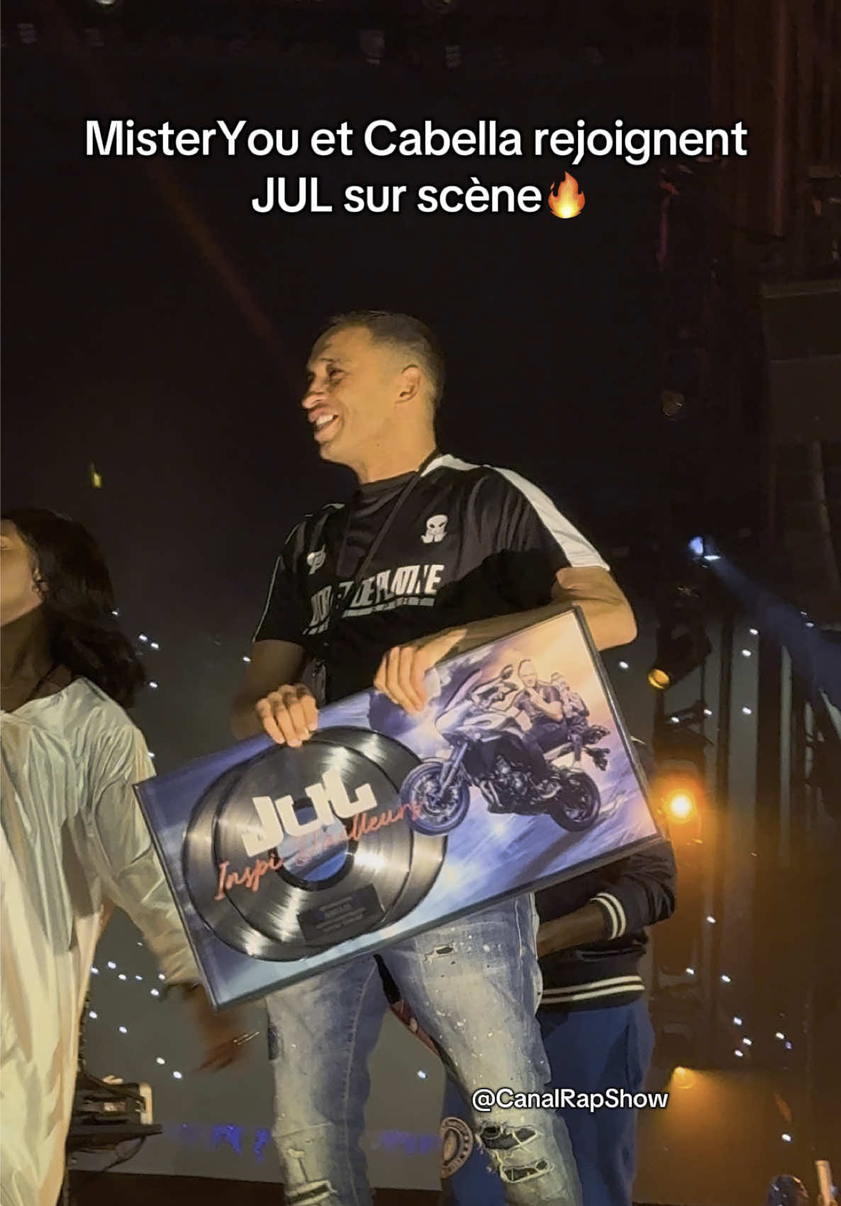 Pour finir la soirée en beauté avec tous les disques 💿🤩 #jul #stadedefrance #misteryou #cabella #joublietout #doretdeplatine 