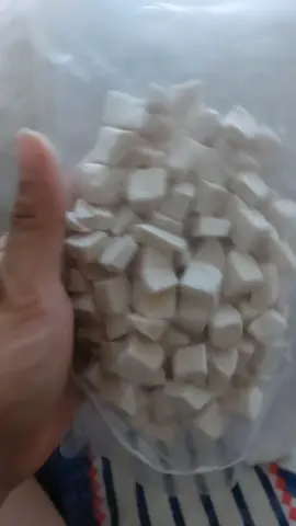 freeze dried chicken cat treats #freezedried #chicken #cattreats #freezedriedforcats #chickenforcats #driedchickenbreast #forcats #fyp #fypage #foryou #viral #affiliate 