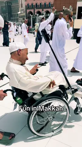 #funnytiktok #funn #makkah #drift #mashallah #fy #smiley #laughing #laugh #happylife #life #mecca @Mohamed Azzaoui @Onbeperkt Umrah 