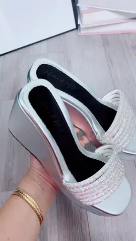 #dungshoes  #depbanhmi #depxuong #sandan #depbet #depda #giaythethao #giaydebang #caogot #giaydepnu