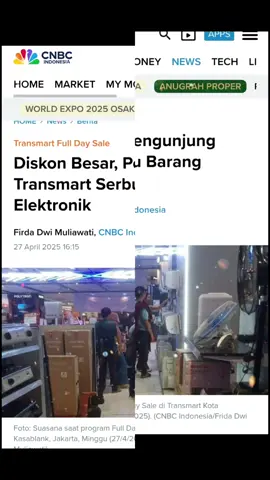 Jakarta, CNBC Indonesia — Akhir pekan jadi momen tepat untuk berbelanja kebutuhan rumah. Mengingat, diskon besar-besaran Transmart kembali lagi melalui program Transmart Fullday Sale. Apalagi, Transmart bisa menjadi pilihan karena menawarkan barang berkualitas dengan harga terjangkau. Bagi Anda yang ingin berbelanja hemat dengan kualitas terbaik bisa langsung datang ke Transmart. Transmart Full Day Sale dengan diskon besar-besaran 50%+20% yang berlaku di seluruh gerai Transmart di Indonesia hari ini, Minggu 27 April 2025. Seperti yang terpantau pada Transmart Kota Kasablanka (Kokas), pengunjung terlihat antusias untuk memanfaatkan momen Transmart Fullday Sale. Risk Prevention Manager (RPM) Transmart Kokas Budi Cakra menyebutkan pelanggan Transmart Kokas terpantau ramai 'serbu' produk elektronik. 
