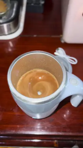 Giữ nhiệt vừa đủ , sữa đặc quá sẽ không khuấy được , khuấy khá mạnh #tomobox #tomobox77 #ElectricStirringCup #CốcKhuấyĐiện   #MagneticMixer #KhuấyTừTính   #RechargeableCup #CốcSạcPin   #SelfStirringMug #CốcTựKhuấy   #ConvenientLife #CuộcSốngTiệnNghi   #GadgetLovers #DànhChoTínĐồCôngNghệ   #MorningCoffeeHack #MẹoPhaCafeSáng   #LazyGadget #ĐồChơiChoNgườiLười