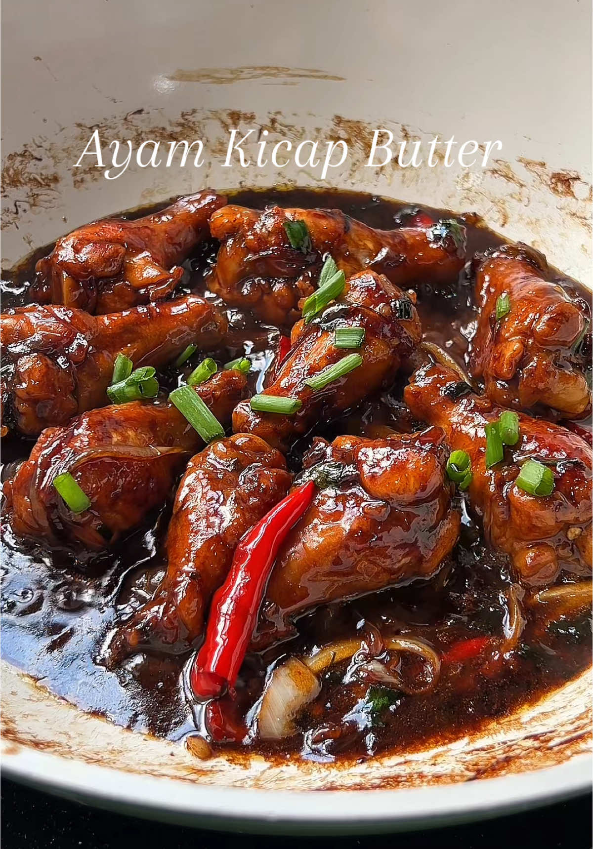 Dulu igt resepi ni sama je mcm ayam goreng kicap. lain ye. Aroma dan flavor butter tu sendiri membuatkan resepi ni sedap berlemak, tak perlu garam dan perasa dah. mudah dan sgt sedap! Recipe in english: Chicken butter soy sauce Ingredients  🧈Butter 4 tbsp 🧈Chicken 6-8 pcs Cook chicken in butter until brown Add  🧈Oyster sauce 2 tbsp 🧈Chilli Sauce 1 tbsp 🧈Sweet Soy sauce 3 tbsp 🧈Dark caramel soy sauce 1 tsp 🧈A little water for gravy 🧈Chopped garlic 5 cloves 🧈1/2 of large onion sliced Garnish 🧈Red Chilli (optional) 🧈Spring onion #ayamkicapbutter #chickenrecipe #ayamkicap #resepiayam #ayamkicap #resepimudah 