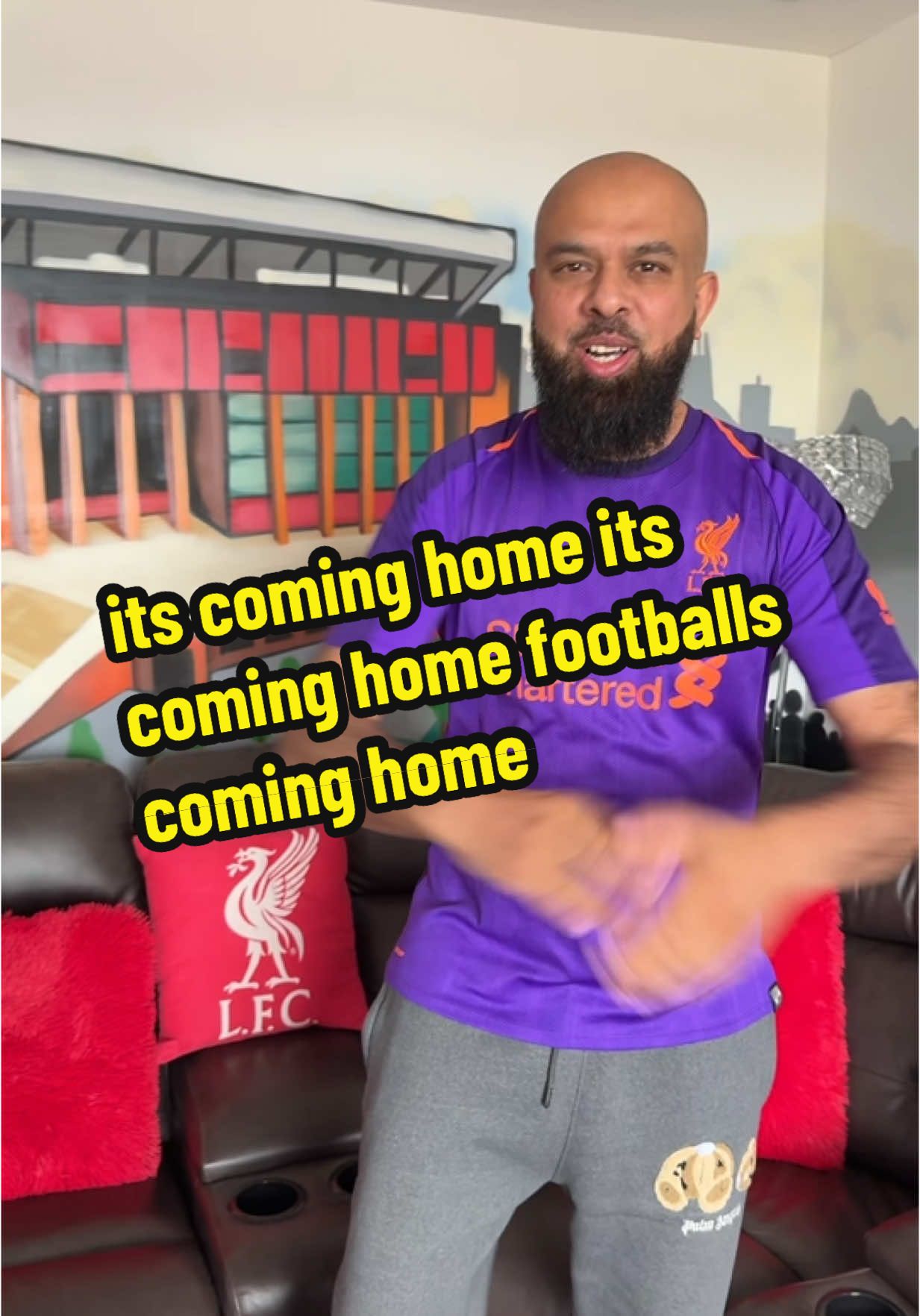It’s coming home PEEPS, footballs coming home ❤️❤️ #footballtiktok #football #liverpool #anfield #ynwa #lfc #champions 