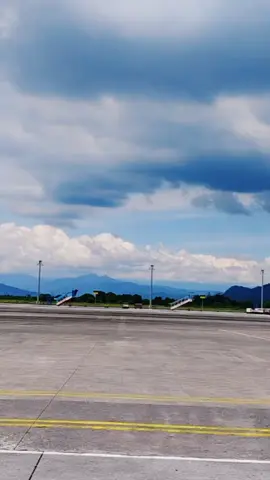 we make people #lion  #safeflight  #lionair  #lionparcel 