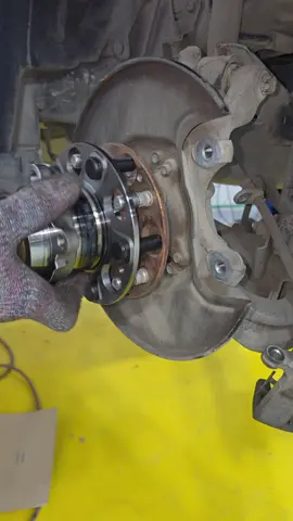 Honda accord rear bearing replaced #automotive #mechanic #usa🇺🇸 