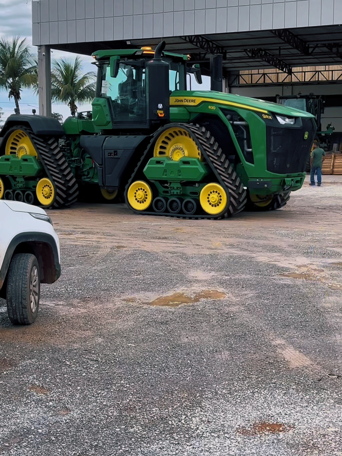 O Bruto chegando no destino! Primeiro 9RX 830 do Brasil! #9rx830 #johndeere #agro #matogrosso #agrobatidao 