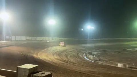 🤘🏻🏁 #racephotography #photographer #latemodelracing #fyp #dirttracklife #latemodelracing #videography 