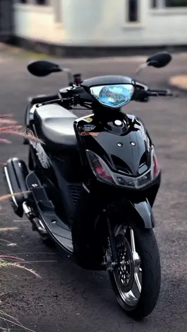 ademm ☕ #welovemio #miohitammeresahkan #miosmilemodifikasi #miosmile🤙 #mioproper #mioblack #miosporty #mio #mio5tl #welovemioindonesia #permioan🔥 #miosumedang #miohitam #propermio #mioamore❤ #pasukanmio #fyp 