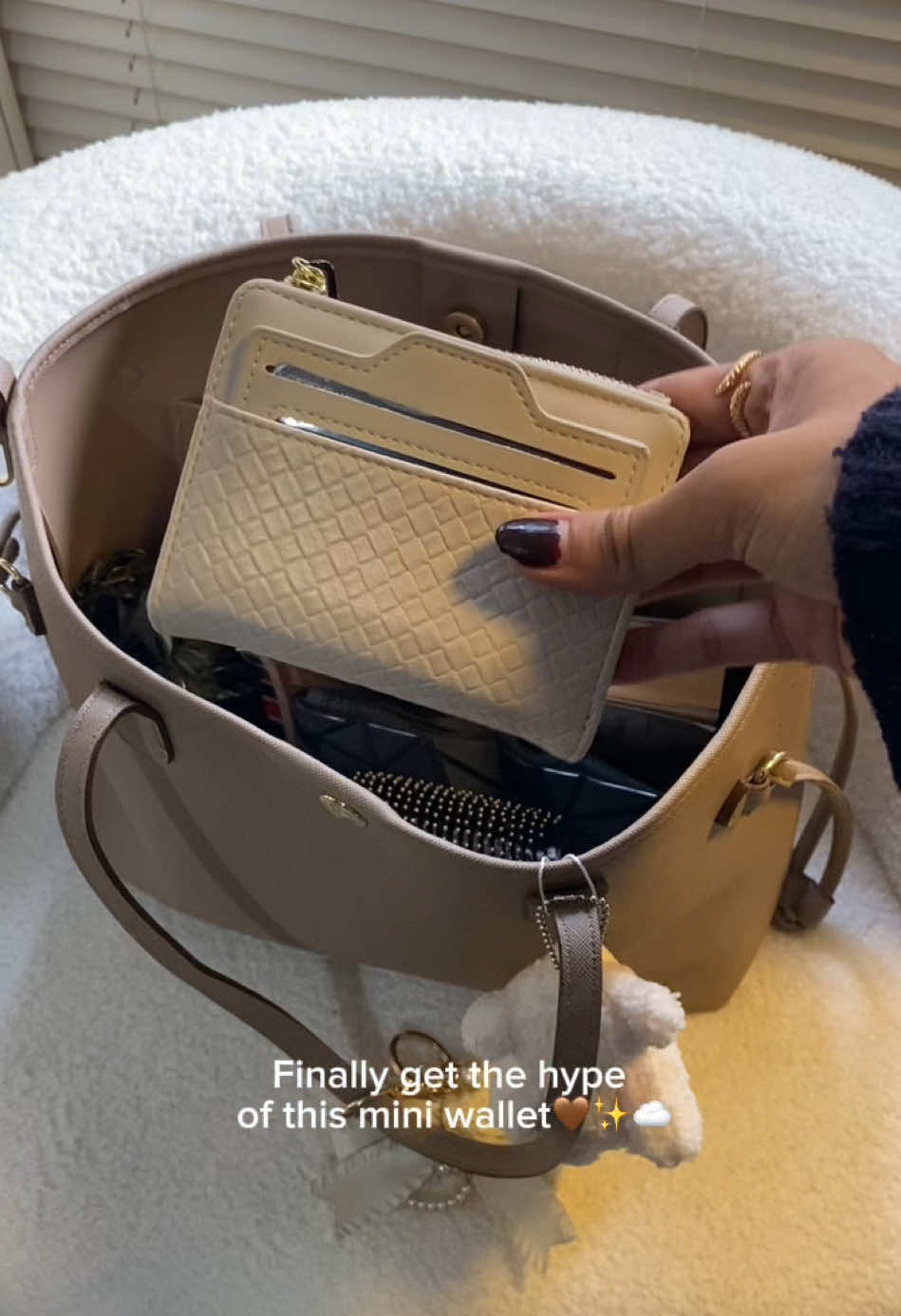 Love this wallet so much🤩✨ #dompet #dompetwanita #viral #jimshoney #ootdhijab #dompetmurah #cardholder #viral #trending #fyp #masukberandafyp 