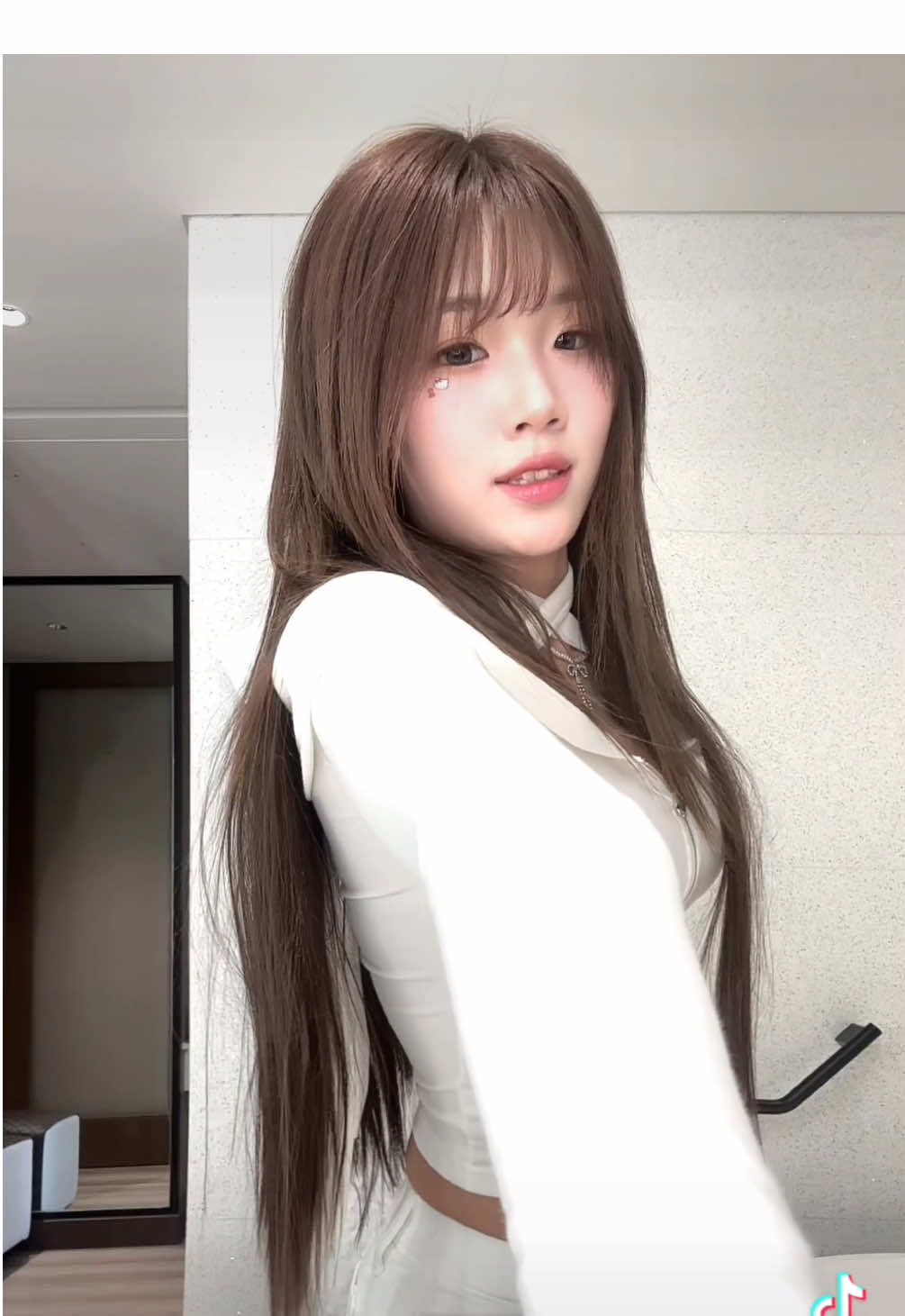 스근 제니 (찍은지 한참인데 이제야 올려요..🥲 #likejennie #jennie #밍젤링 #밍젤 #수니그룹 #04 #06 #chellenge 