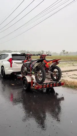 Fir R 300 cc 🫣😶‍🌫️ #surex #adventure #trailadventureindonesia #ktm300sixdays #trailerosmexicanos🇲🇽💯😎 #madiun24jam 