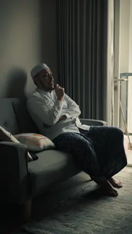 Rapuh karena manusia, Bangkit karena Allah #selfreminderislamic #quotes #hijrah 