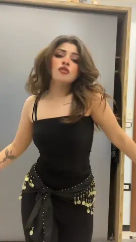 صندل #itsrou🧿 #رورو_البلد #roroelbalad #رورو_البلد💃🏻😜 #rou #رورو #roro #رورو_الحلوه #fyp #dancer #viral #tiktok #explore 
