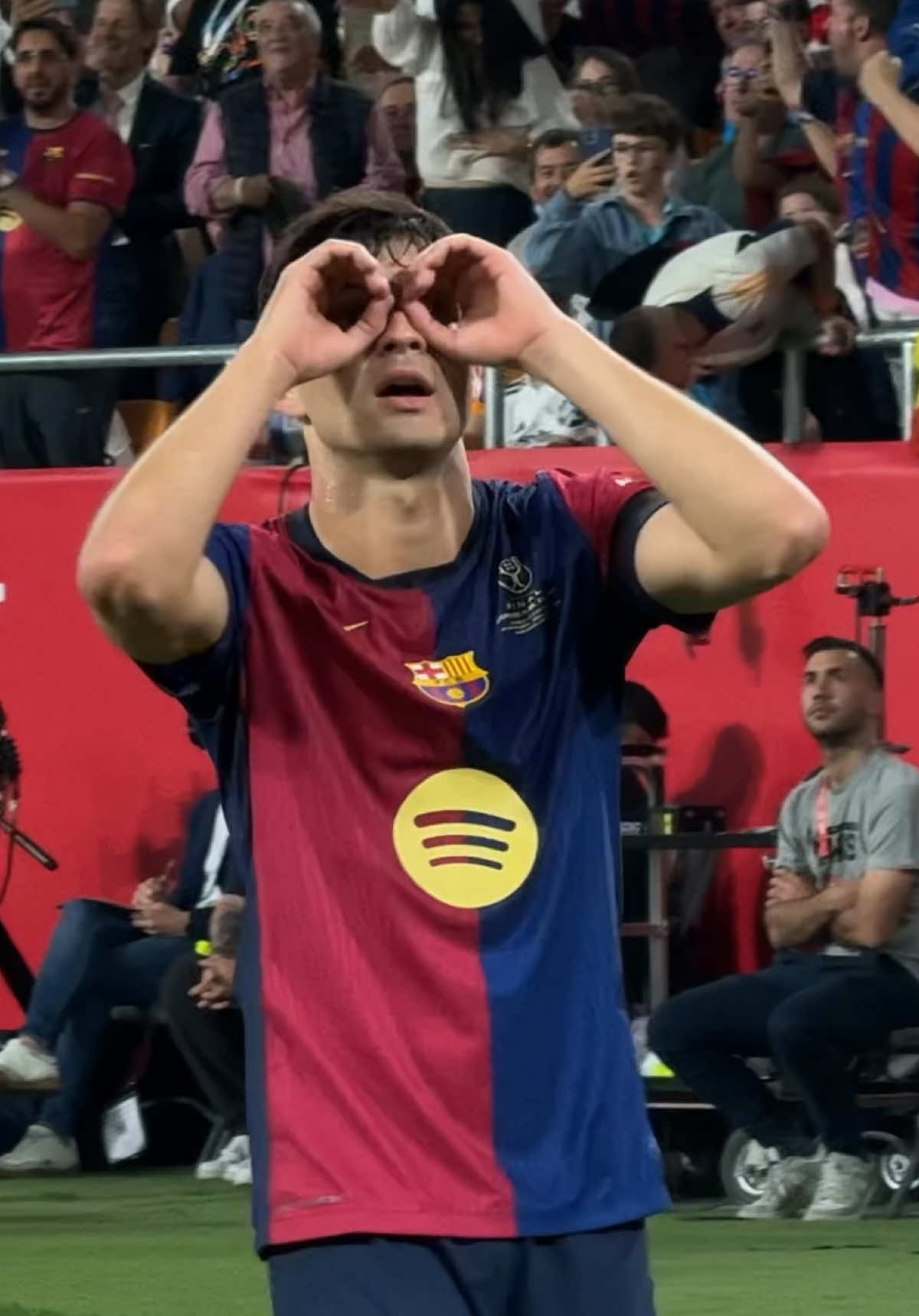WHAT. A. GOLAZO. 🤓 #fcbarcelona #pedri #goal 