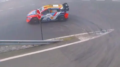 The 2025 WRC Round 4 Rally of the Canaries in Spain is in full swing. Step into the scene and take a look at the handling prowess of top rally drivers on this hairpin turn. It will definitely leave you impressed!#wrcrallye #rallye #drifting 