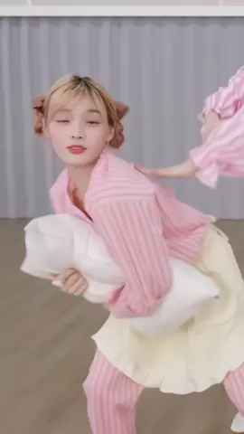 Iroha Fancam || amo demais essa maknae || @«𓈒ᩘᵎᵎ˖➤𓈒ᩘ𝓝 เc︪︩𐐼݂|🐐 || tags: #mokabycams #fancam #iroha #illit 