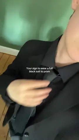 #wlw #fyp #foryoupagee #relatable #xybcafyp #prom #blacksuit #prom2025 