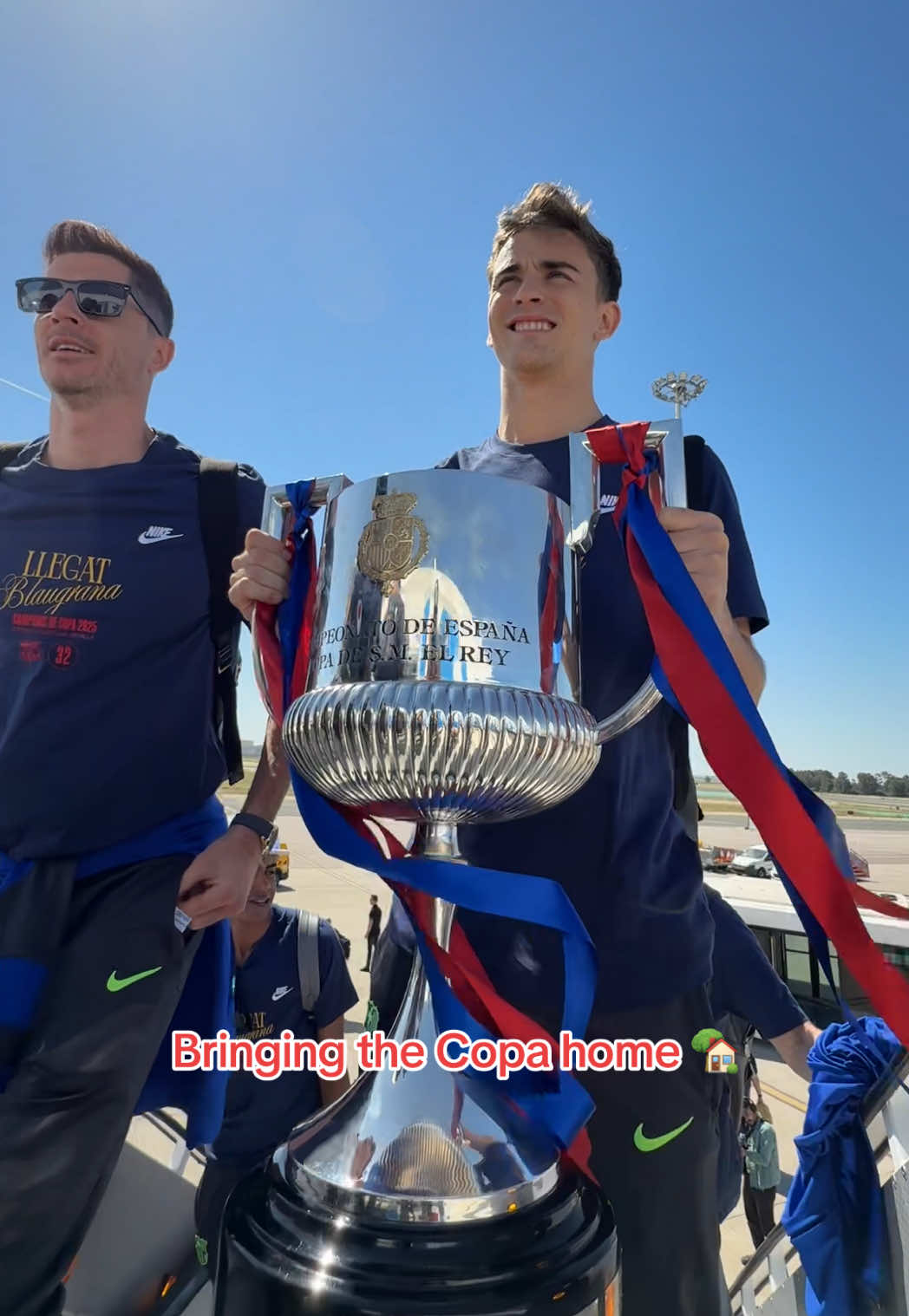 Extra luggage on board 🏆 #fcbarcelona #barçaontiktok 