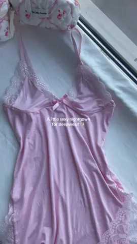 🥰 A little sexy nightgown for sleepwear!!! Anyway it’s so soft and smooth!! #nightweardress #sleepwear #nightdress #comfy #foryoudays #spotlight #tiktokmademebuyit #backless 