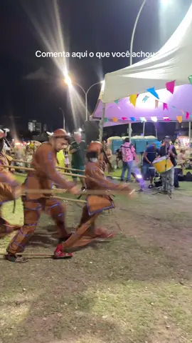 #EduBoneco #PerformanceDeRua #IntervençãoUrbana #BonecosComAlma #CaminhoComArte #ArteDeRua 