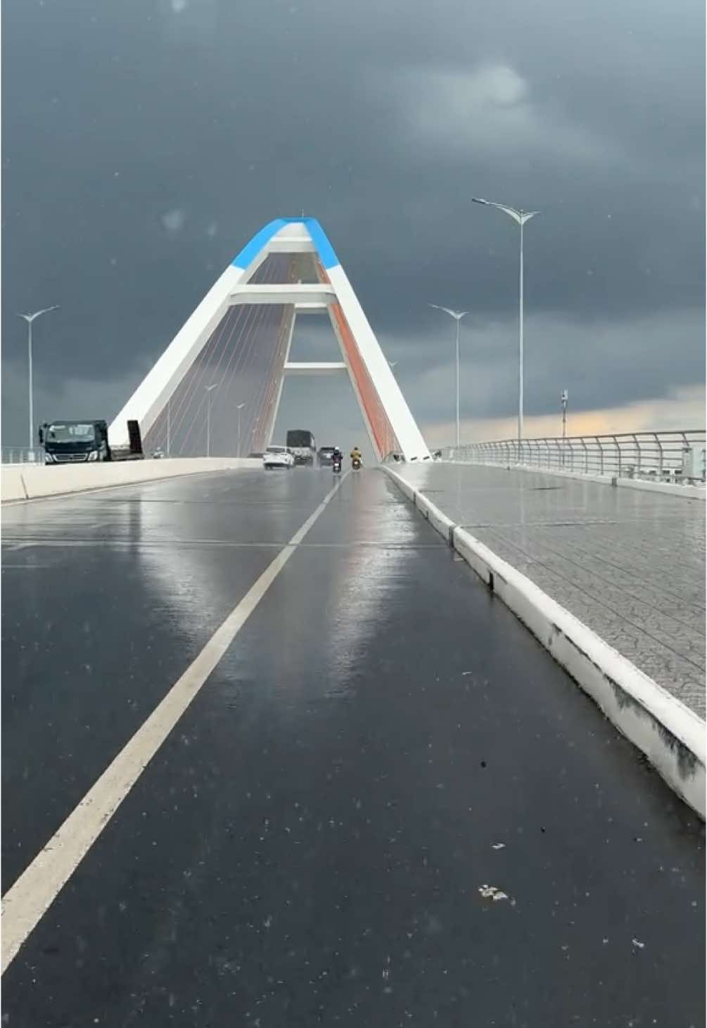 Thấy mưa là phải quay lại cho bằng được rồi về ghép nhạc buồn😓 #muathangtu 