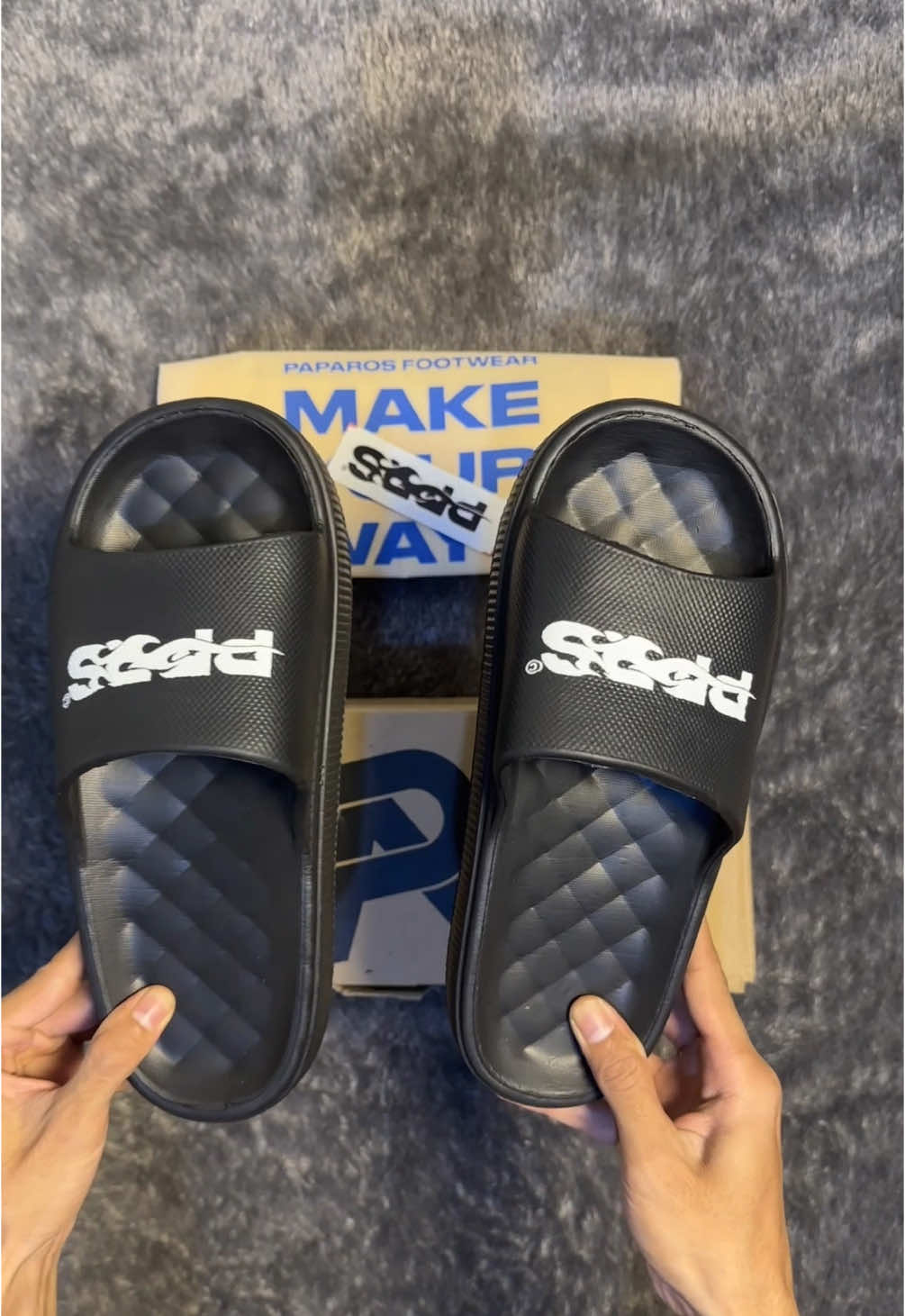 asli ini sudah murah tebel dan banyak bonusnya rekomen banget nih gais!☝🏻🔥#sandalslop 