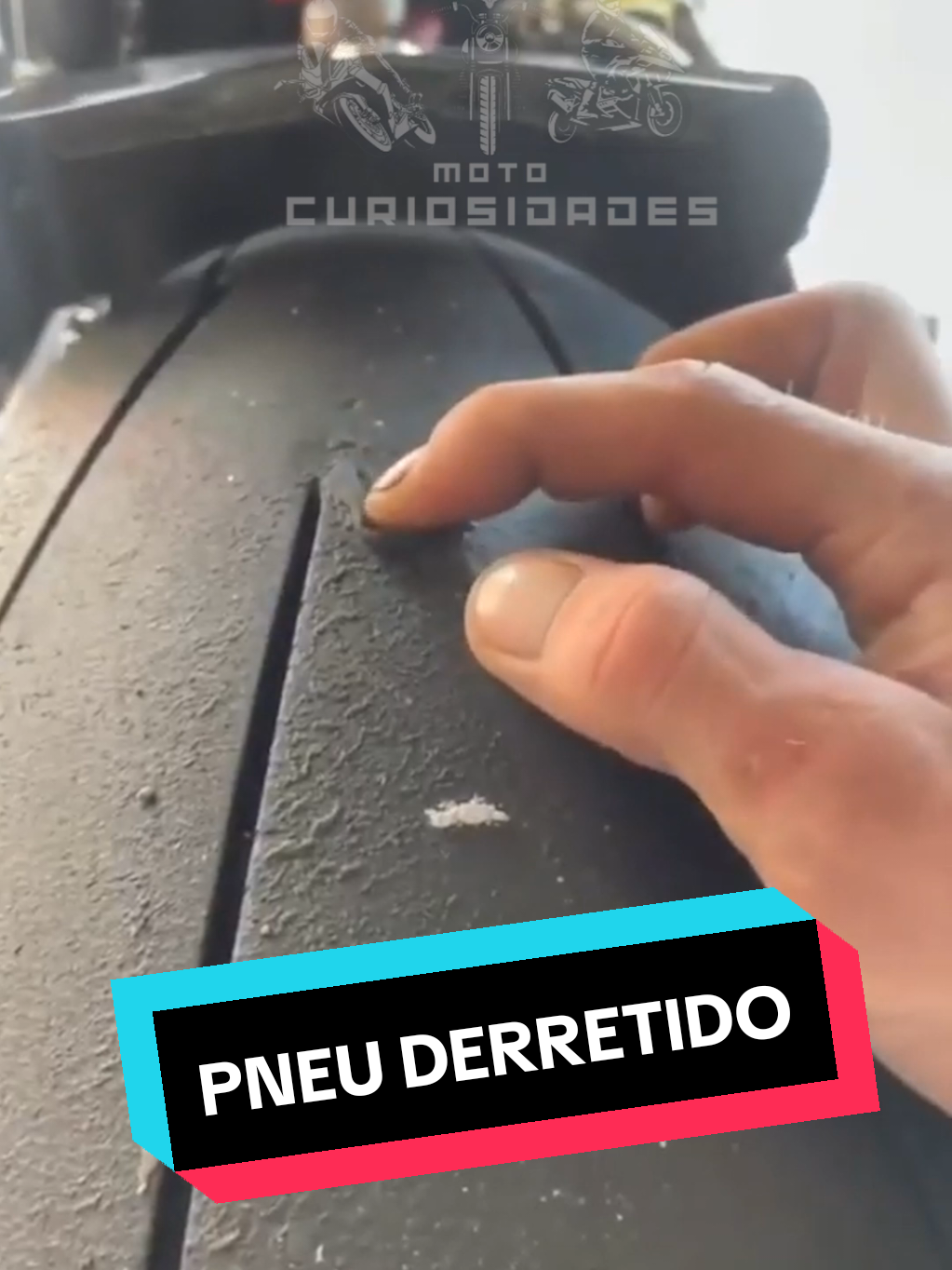 PNEU DERRETIDO #pneu #tire #tiremelt #trackday #trackbike #track #pista #pneuslick #tracktire 