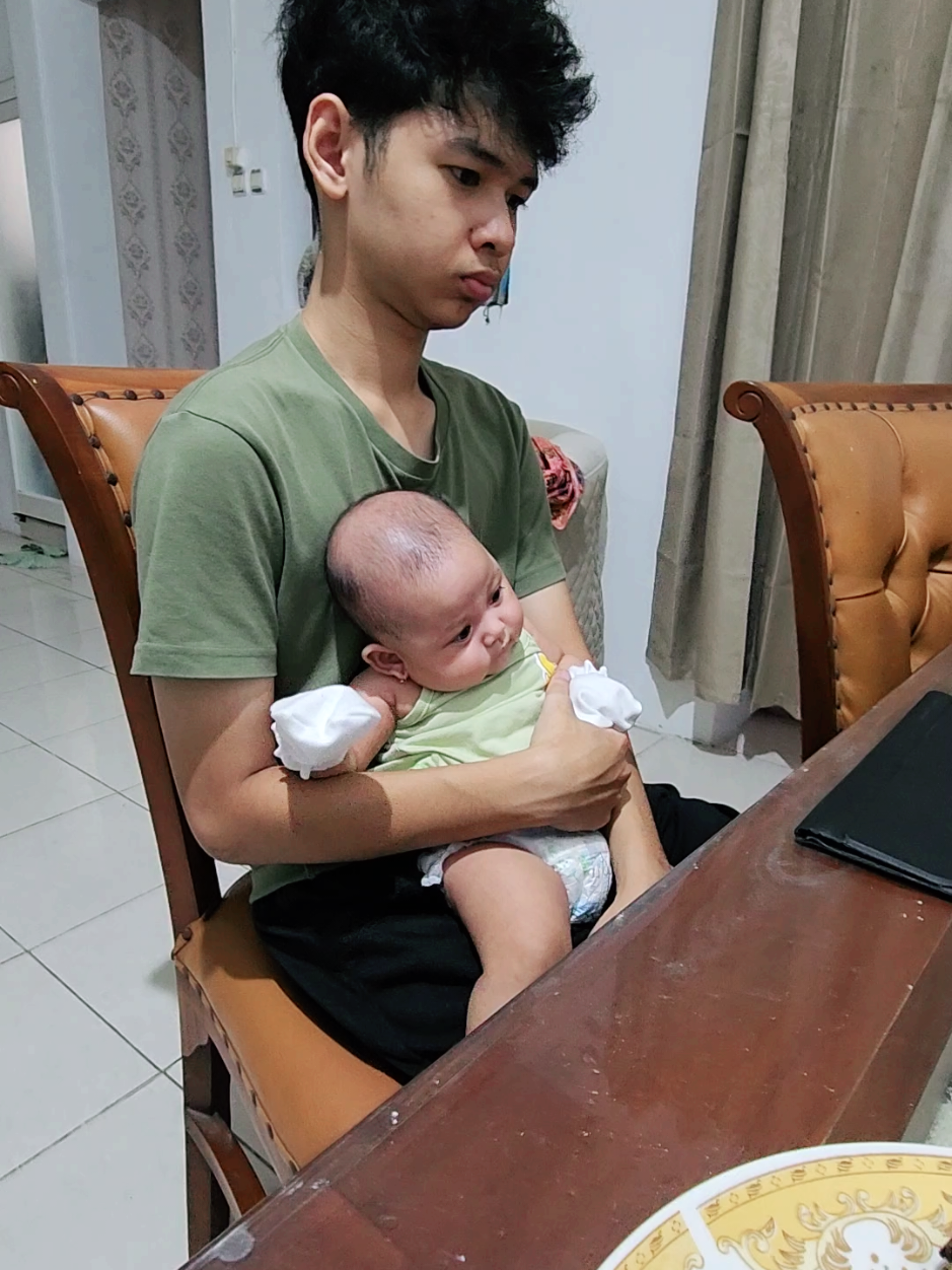 ya Allah dek..sampe miring2 🤣🤣