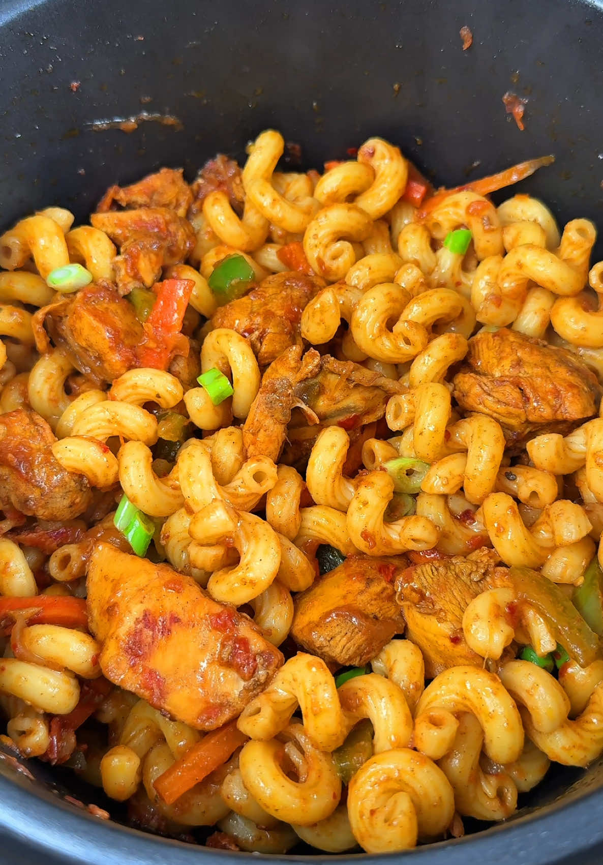 Chicken macroni چکن میکرونی #macroni #pasta #chickenmacroni #makarona #makarna #maccheroni #chicken #chickenpasta #recipes #EasyRecipe #comfortfood #foryourecipe #cooking #cookingtales11 #trendingvideo #foryoupage❤️❤️ #fyp #fypppppppppppppppppppppp #for #tiktokviral #pakistani #unitedkingdom #unitedstates 