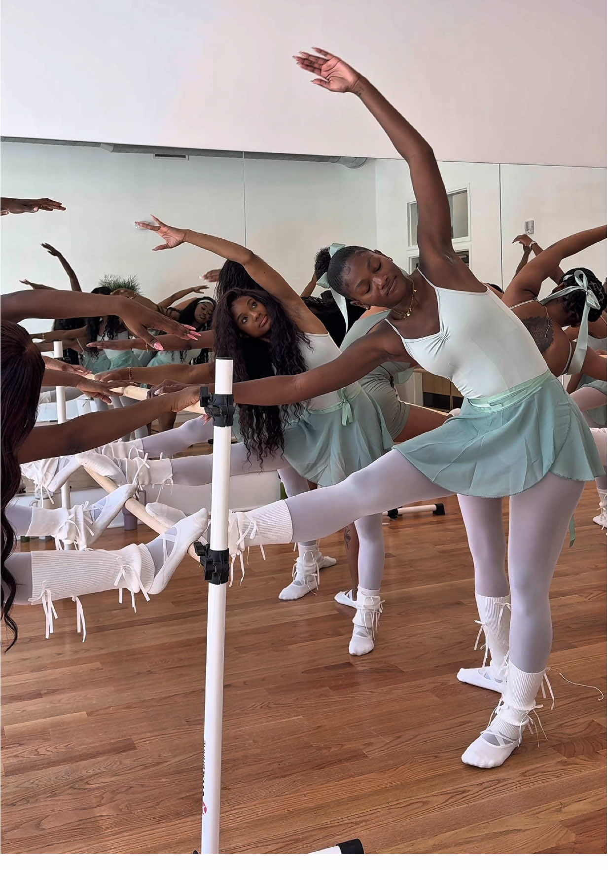 Somebody called for the black ballerinas? 🩰 @Boldenusa #boldenskincare #atlantainfluencer #atlinfluencer #influencerevent 