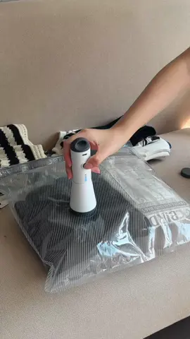 The vacuum compression storage bag specially designed for luggage, moisture-proof and mold-proof also saves space and is easy to store!!!#thebest #vacuum #storage #bags #mayis18 #magalimunoz #bolsas #storagebag #organizacion #Outdoorbag #Travelbag #Waterproof 
