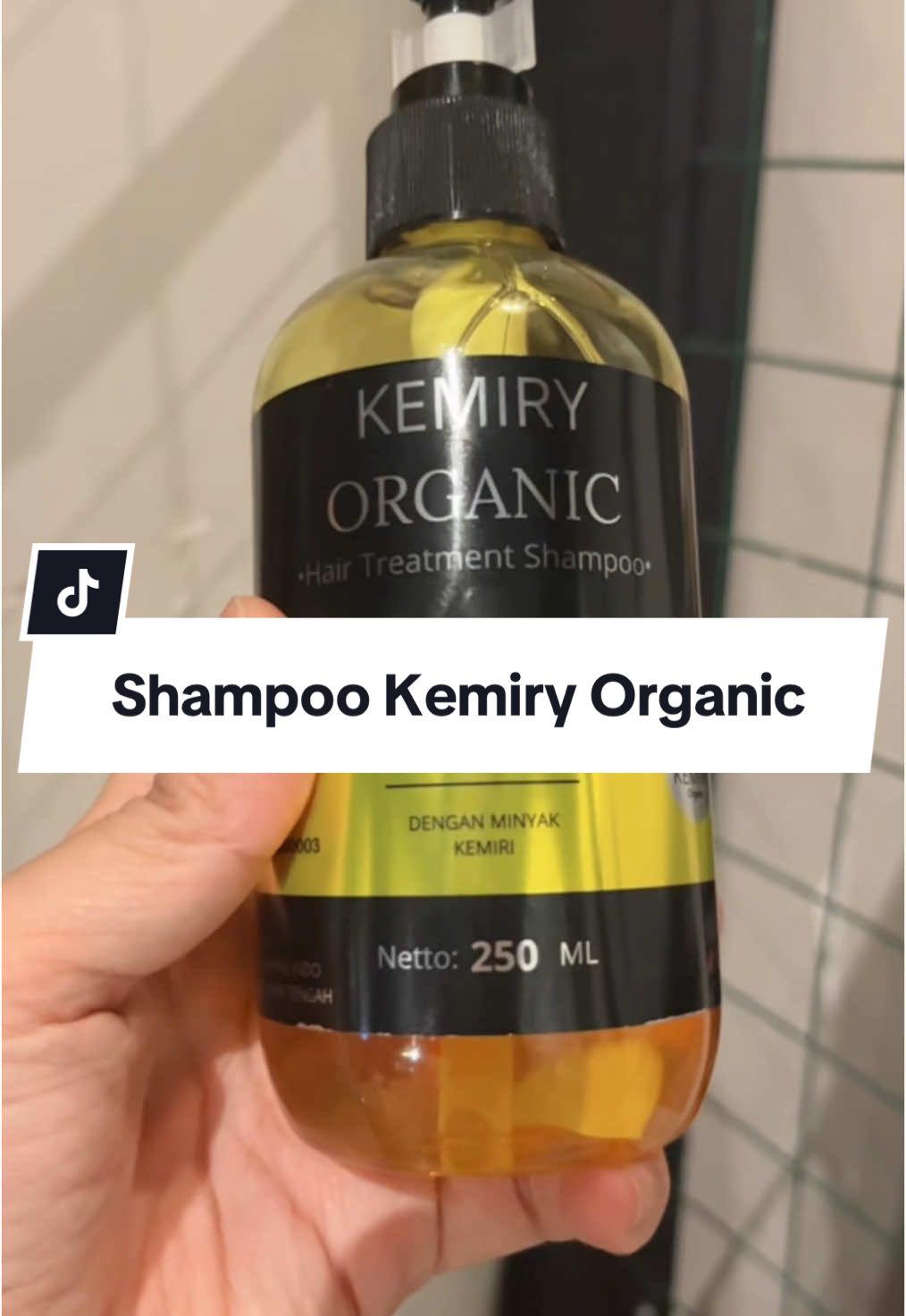 Shampoo Kemiry Organic. Tebuat dari minyak kemiri plus ginseng. Untuk mengatasi rambut rontok. #rambutrontok #ranbuttipis #solusirambutrontok #minyakkemiri #shampookemiri #shampokemiri #shampookemiryorganic #sampokemiriorganic #kakariri999 #kakriri 