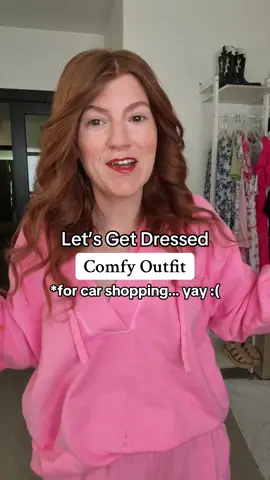 Car shopping is the worst!! Comfy outfit of the day! #comfyoutfit #sundayoutfit #weekendoutfit #momoutfit 