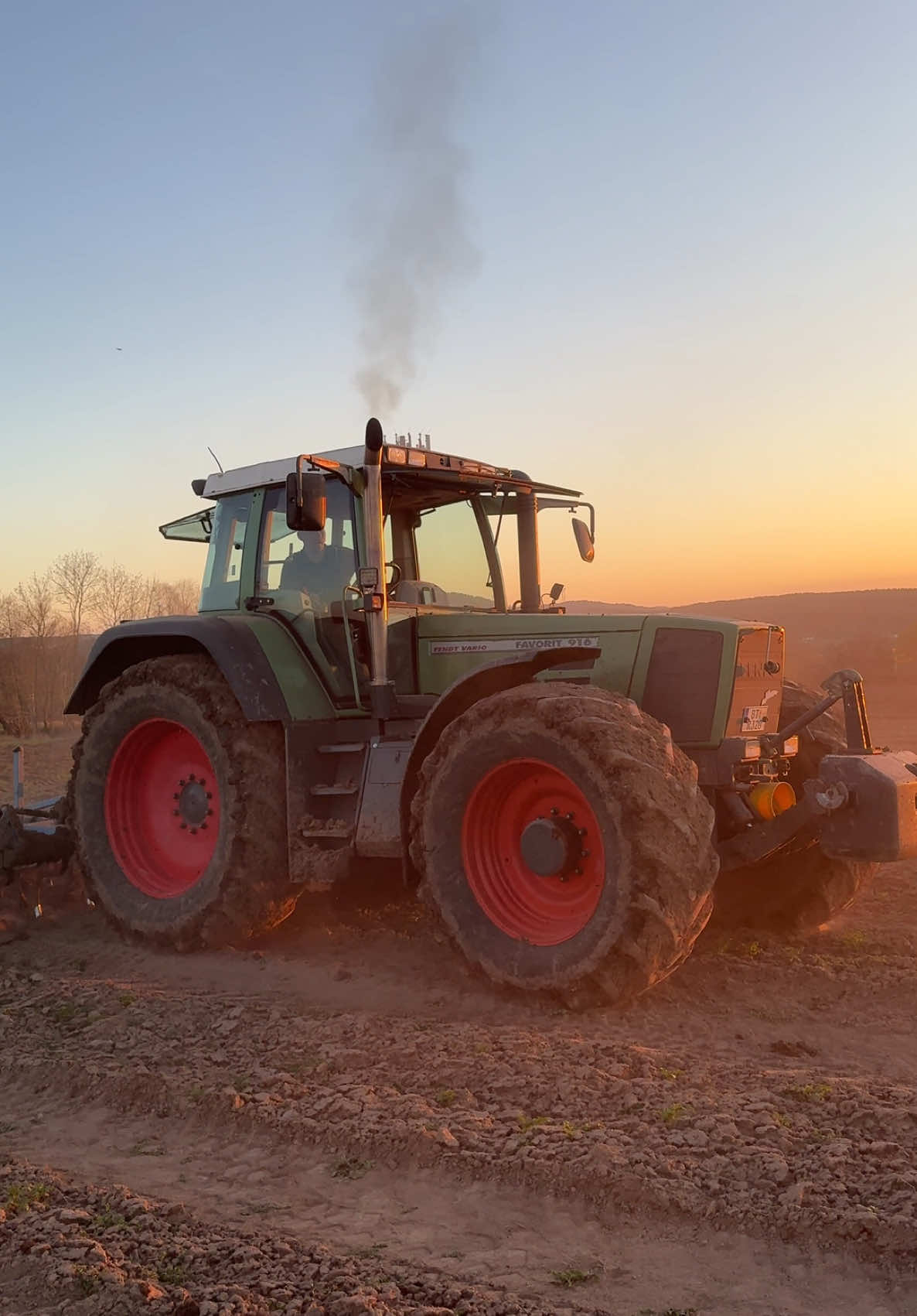 Sound Sunday🤟🏻😍#landwirtschaft #agrar #newholland #sound #fendtvario #fendt #waffenschmiedemarktoberdorf #fendtpower #sechszylinder #fendt728variogen7 #fendt824 #930variotms #fendt924variotms #fendt926favorit #sond 